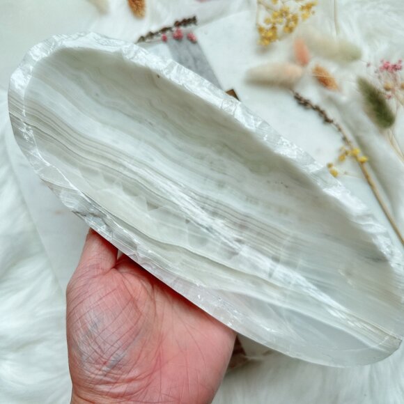 Gorgeous Large Hand Carved Onyx Bowl - Picture 4 of 8